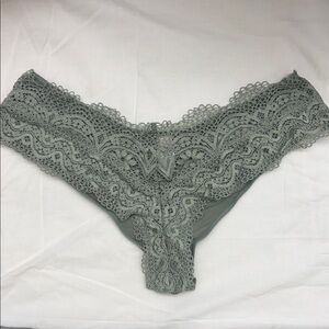 NWOT Victoria's Secret Geen Cheekini